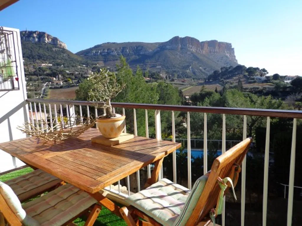 Appartement à l'achat 4 Cassis en dernier étage avec terrasse dans résidence sécurisée au calme et proche du port
