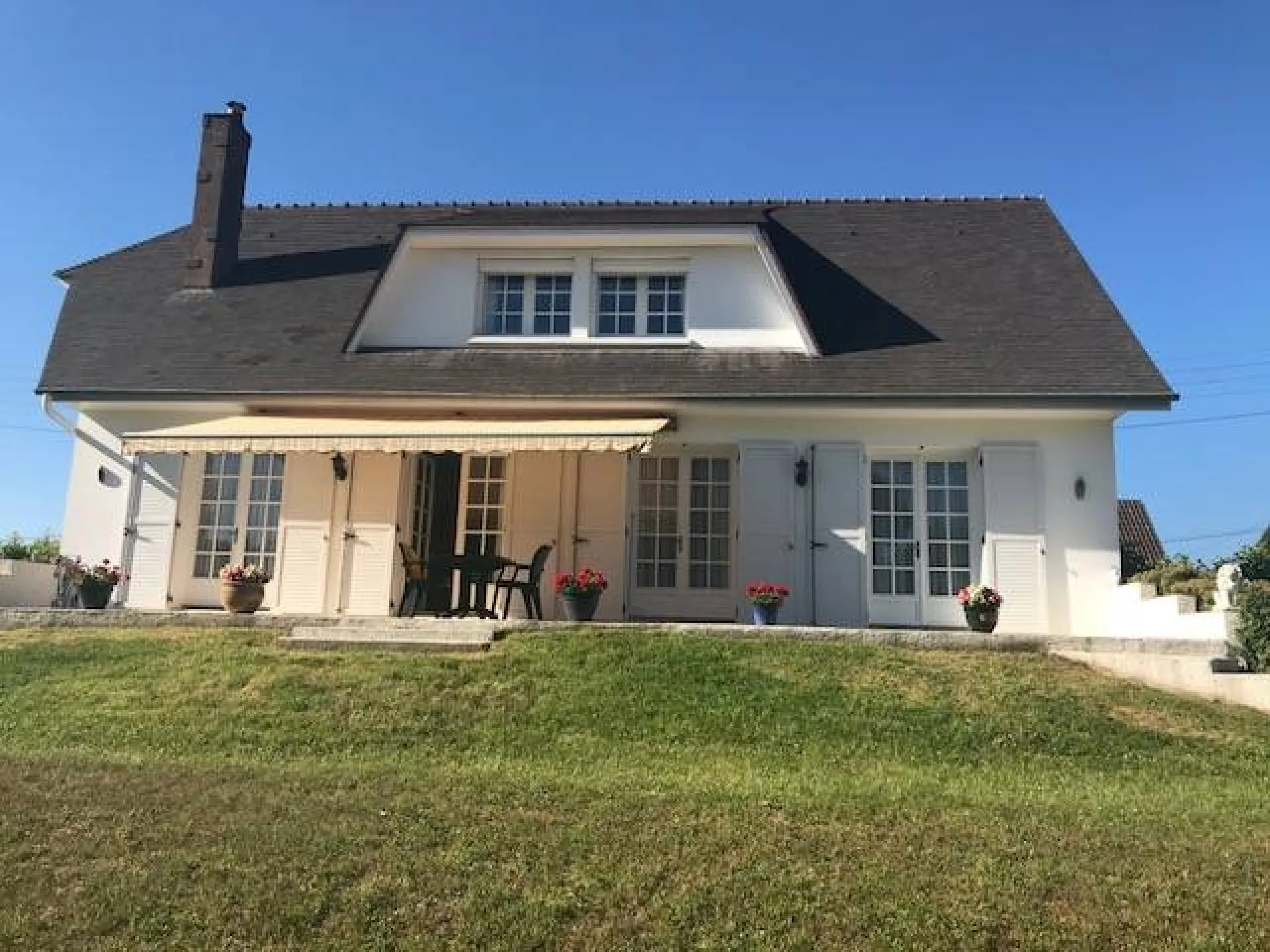 A acheter pavillon lumineux de 160m² surun terrain de 1514m² avec sous sol complet sur la commune de SAINT AUBIN LES ELBEUF 76410