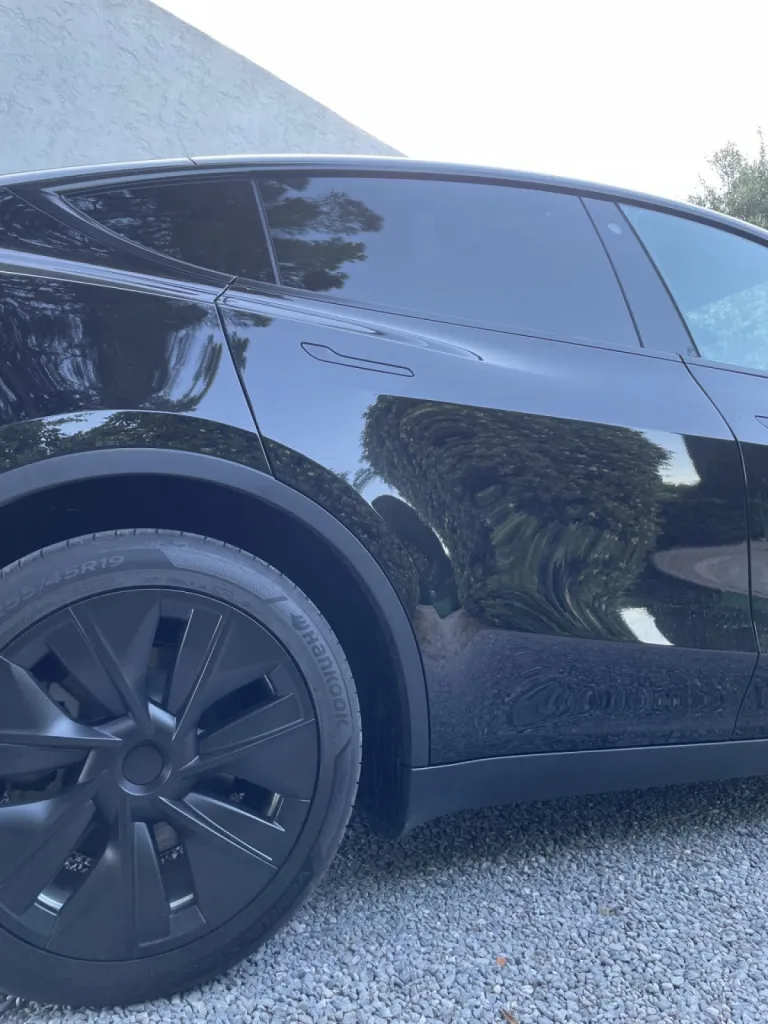  Film solaire, toit panoramique, Tesla, model Y, à Mandelieu, la Napoule près de Cannes 06.