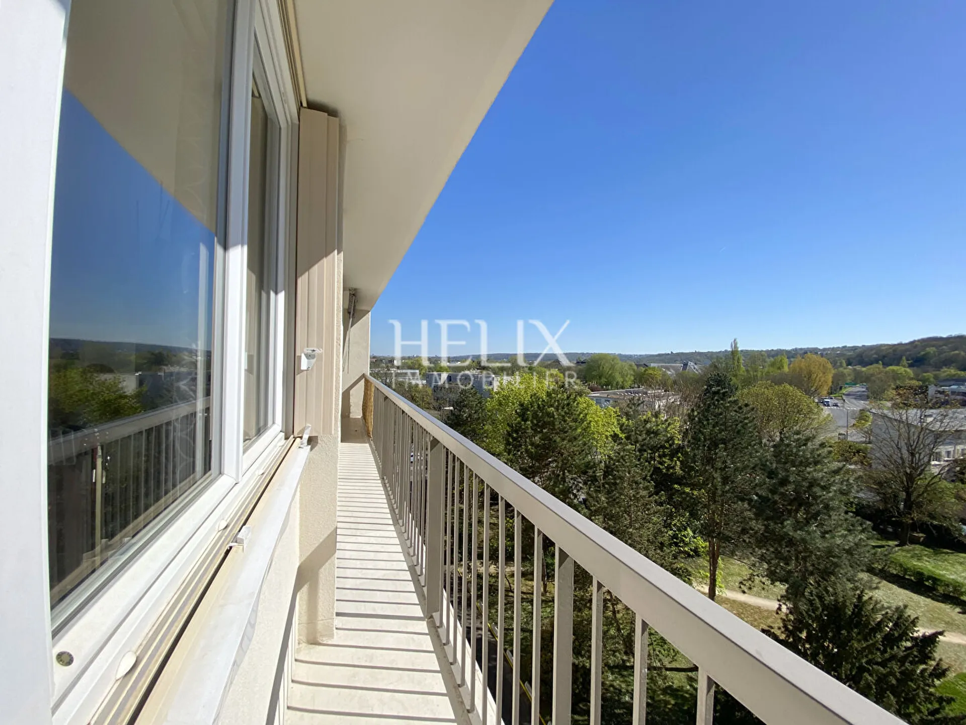 Le Pecq ? Centre : Appartement familial avec vue dégagée et belle luminosité