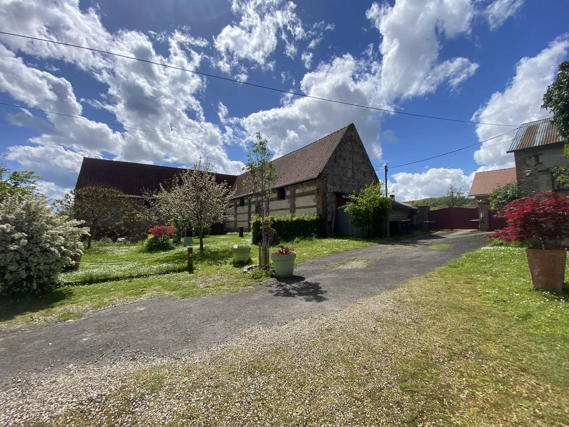 Ancien corps de ferme de 242m² habitables, idéal gîtes ou chambres d'hôtes, situé à Saint Martin le Gaillard, Normandie ( 76 )