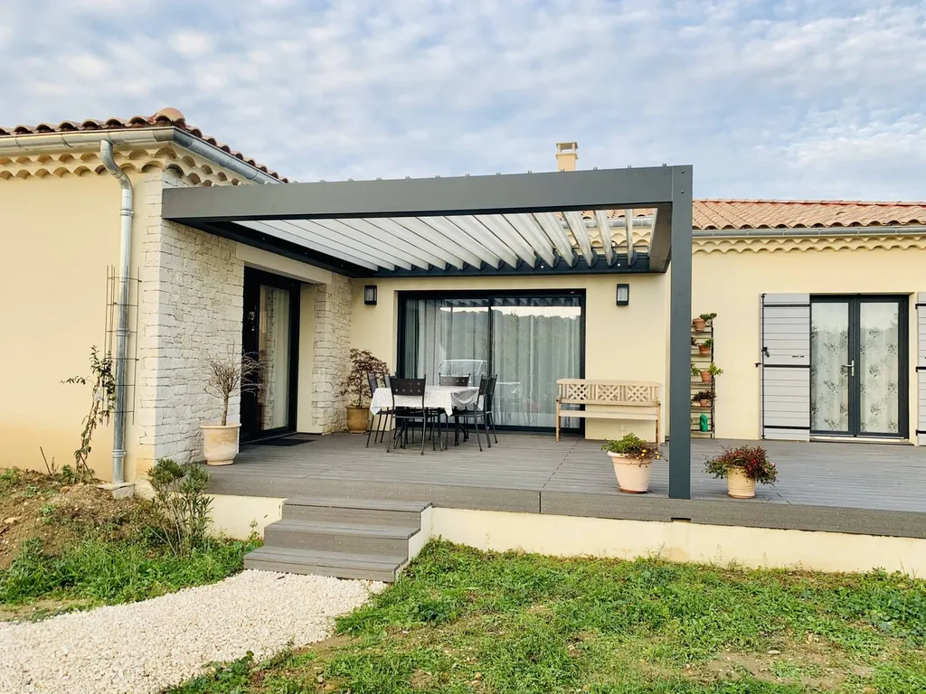 Installation d’une pergola bioclimatique sur mesure près de Montpellier sur la commune des Matelles
