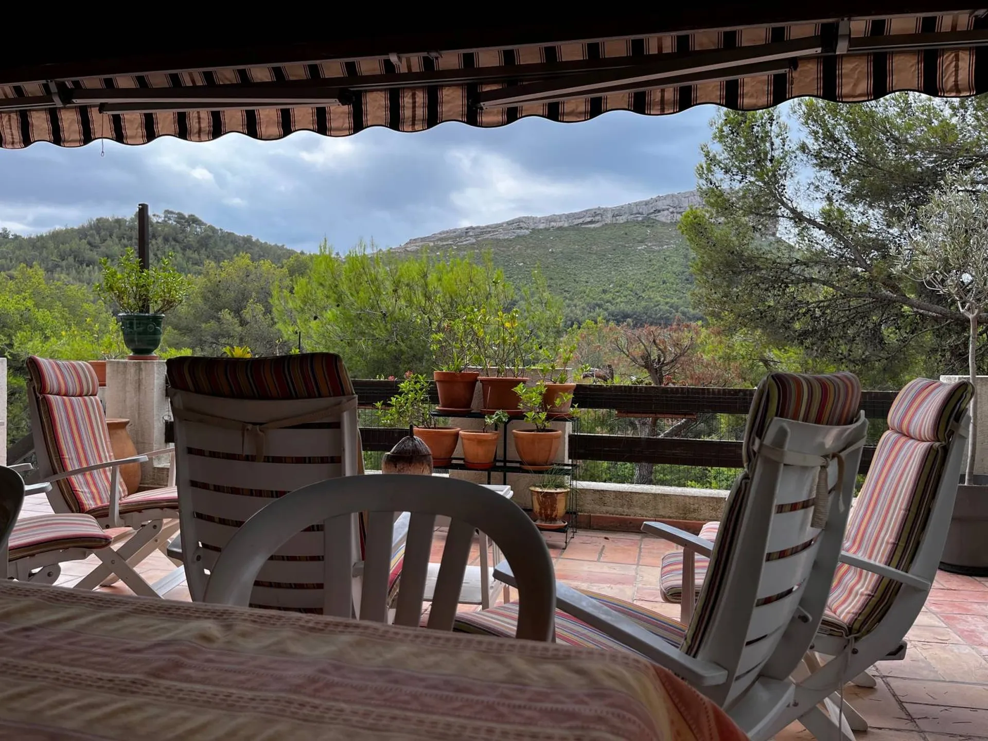 Cassis - Maison quartier campagne avec piscine et jolie vue dégagée   