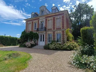 A acquérir, authentique Maison de Maître et ses dépendances, bâties sur 2 775 m² de parc, proche de Cormeilles 27260