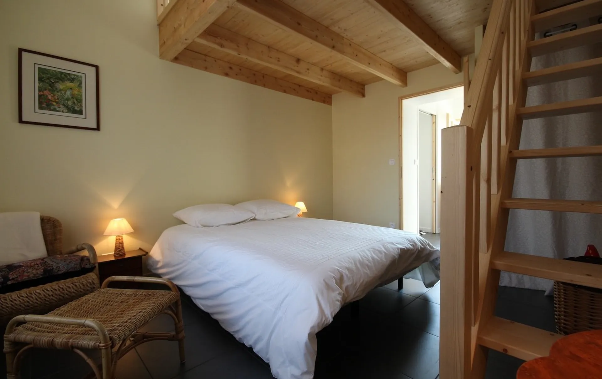 Centre équestre au coeur de la Normandie avec 20 boxes et une habitation de 150m² sur environ 6 hectares de terrain, 76.