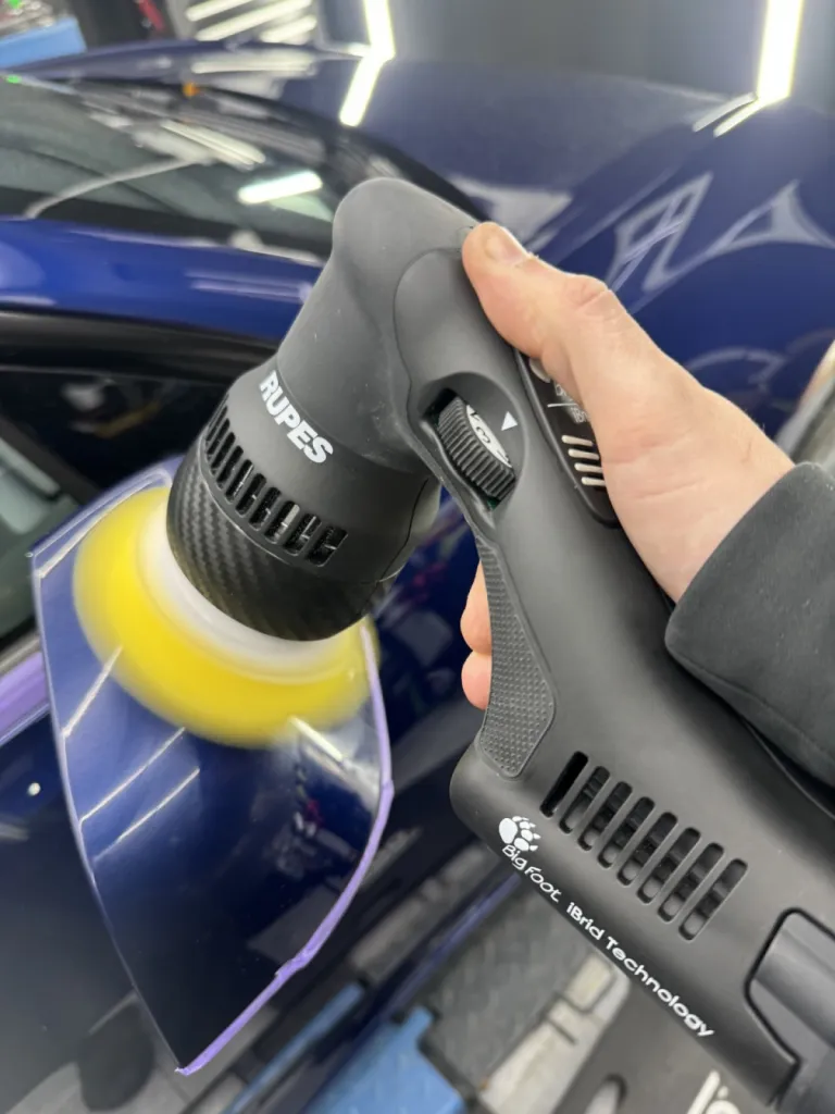 Polissage carrosserie et traitement céramique Gtechniq Tesla Model 3 highland à Antibes.