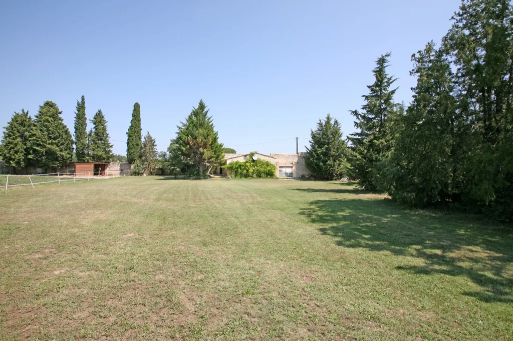 A vendre, château avec dépendances entre Uzès et Avignon   