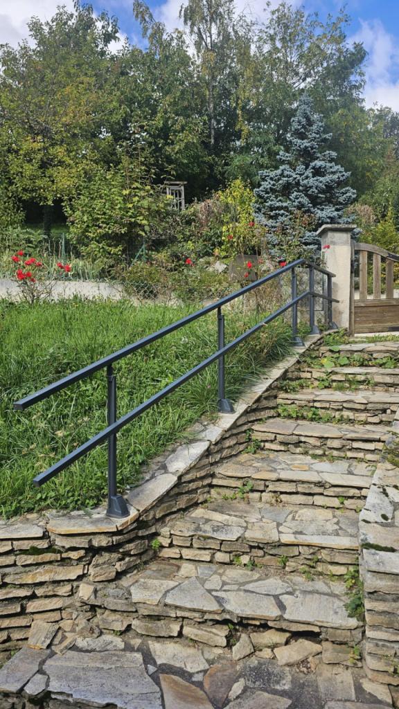 garde-corps alu gris anthracite pour descente d'escaliers extérieurs à Andrézieux-Bouthéon par 3 Baies
