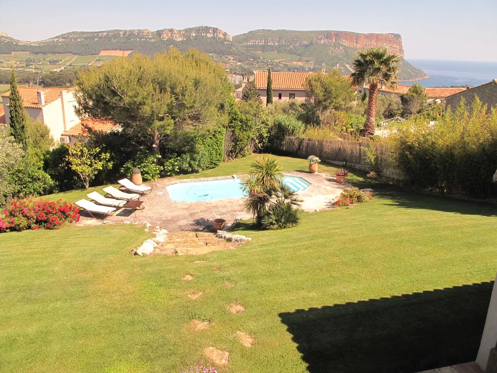 A l'achat à Cassis villa vue dégagée