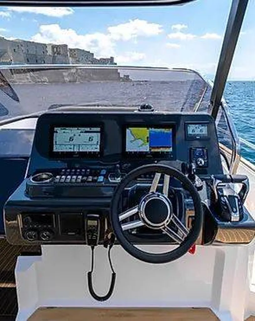 Avant-Garde 1.1 Salpa à louer à Bandol