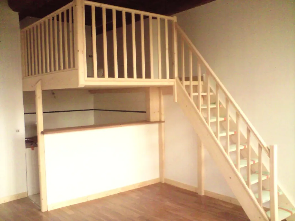 Rénovation complète de studio avec mezzanine pour optimiser l’espace habitable à Lyon