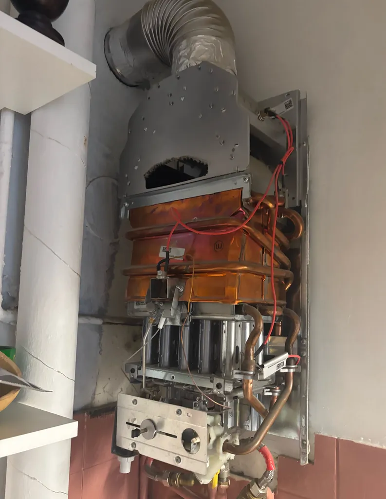 Entretien d’un chauffe bain gaz ELM Leblanc à Pantin

