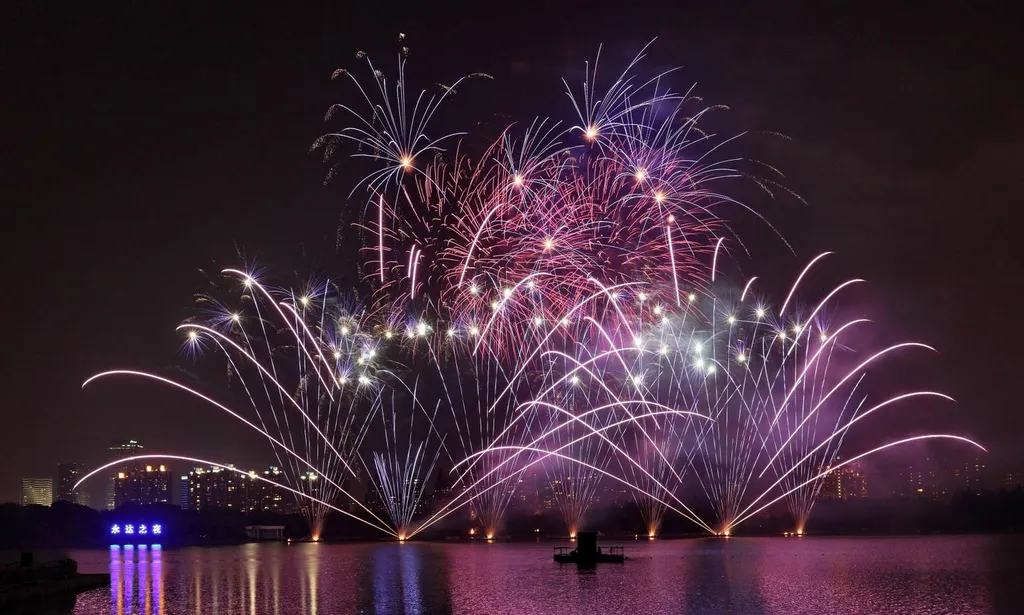 Effets pyrotechniques et feux d'artifice pour événementiel et mariage à marseille dans le sud de la france