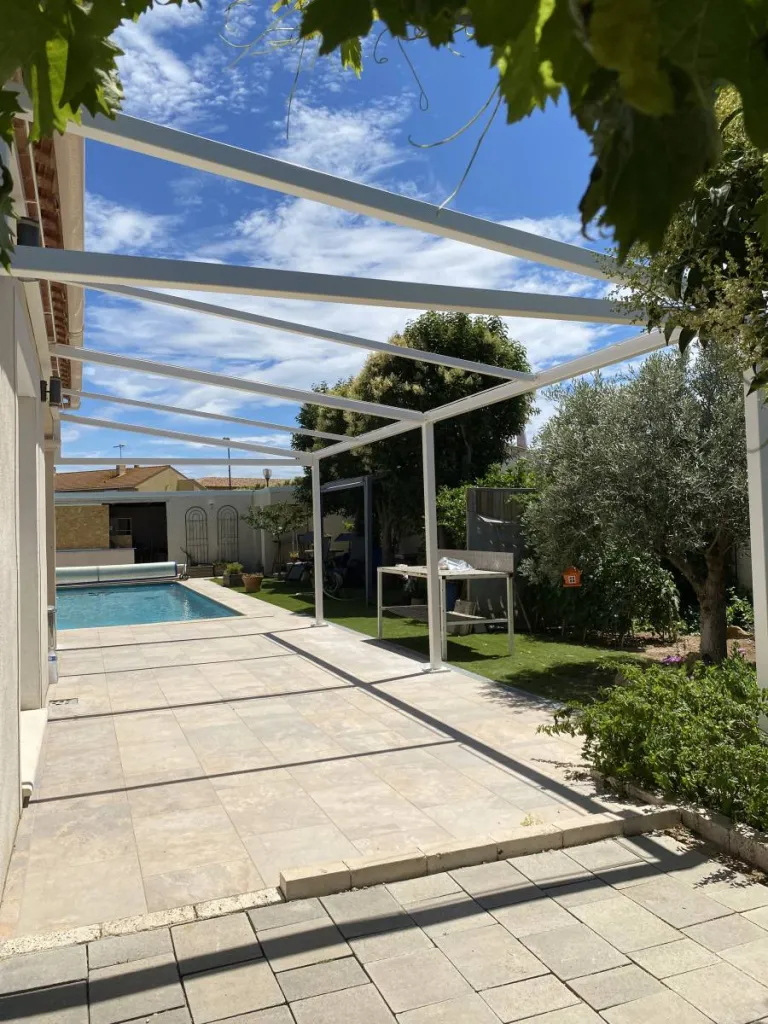 FABRICANT ET POSEUR DE PERGOLA EN FER FORGE SUR MESURE A FOS SUR MER MARTIGUES