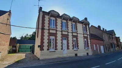 A vendre maison de village, 3 chambres, proche de Gamaches 80220 et à 15 minutes de la mer et des 3 villes soeurs. ( Eu 76260 - Le Tréport 76470 - Mers les Bains 80350 )