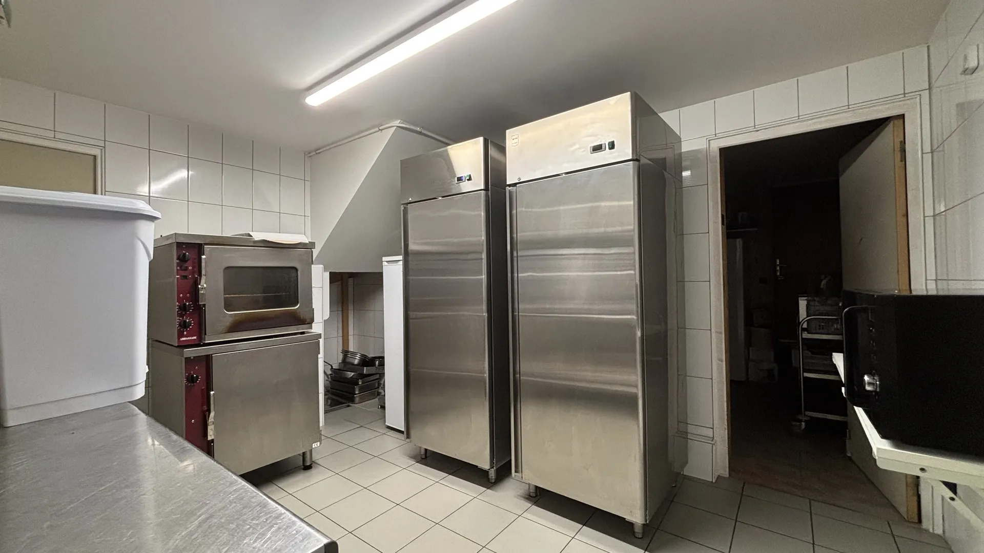 Immeuble de 179m² vendu loué, avec commerce et appartement, FRIVILLE ESCARBOTIN (80).