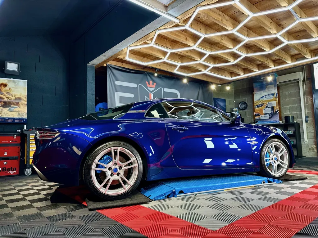 Traitement céramique chez EMB DETAILING protection carosserie spécialiste Alpine A110 sur Lyon