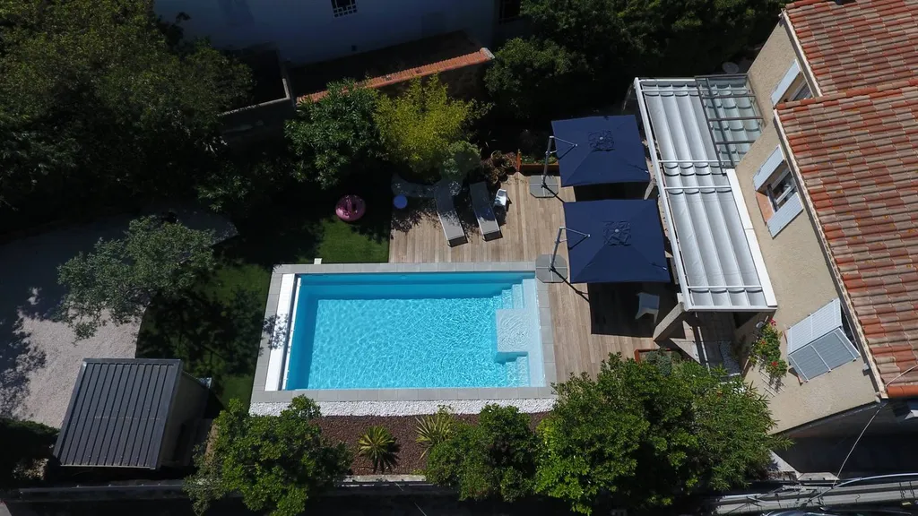 piscine avec jardin vue de haut
