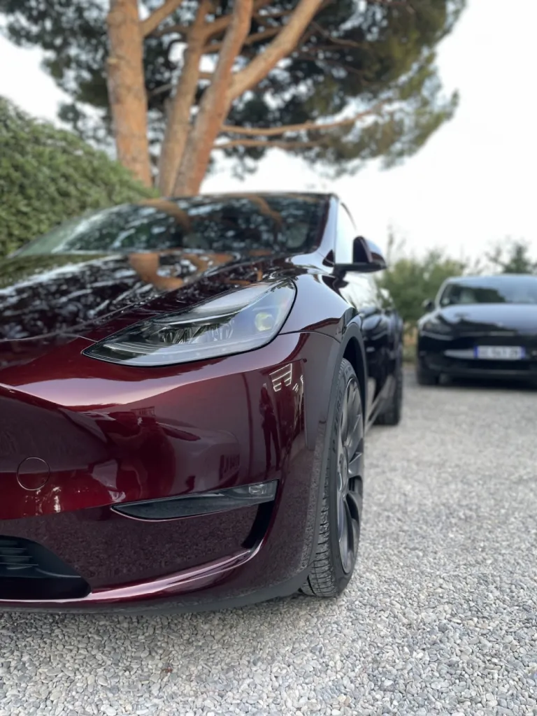 Protection XPEL PPF tesla Y Midnight Cherry Red à Antibes sur la Côte d’Azur 