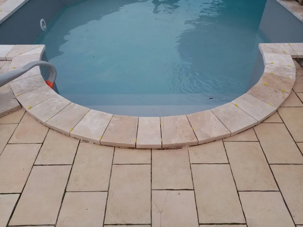 Poser des margelles beige 5 cm d'épaisseur sur Bordeaux rive droite