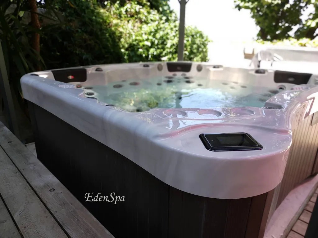 spa jacuzzi musique exterieur marseille