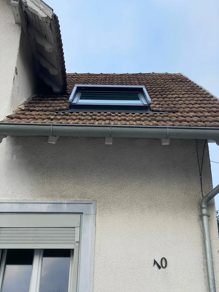 Installation et création de fenêtre de toit VELUX à projection pour une isolation thermique et acoustique optimale à Mundolsheim