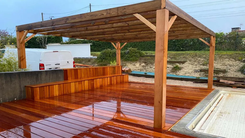 Pose de pergola bois Douglas CL3.2 sur-mesure à DURAN dans le Gers pour aménagement extérieur durable