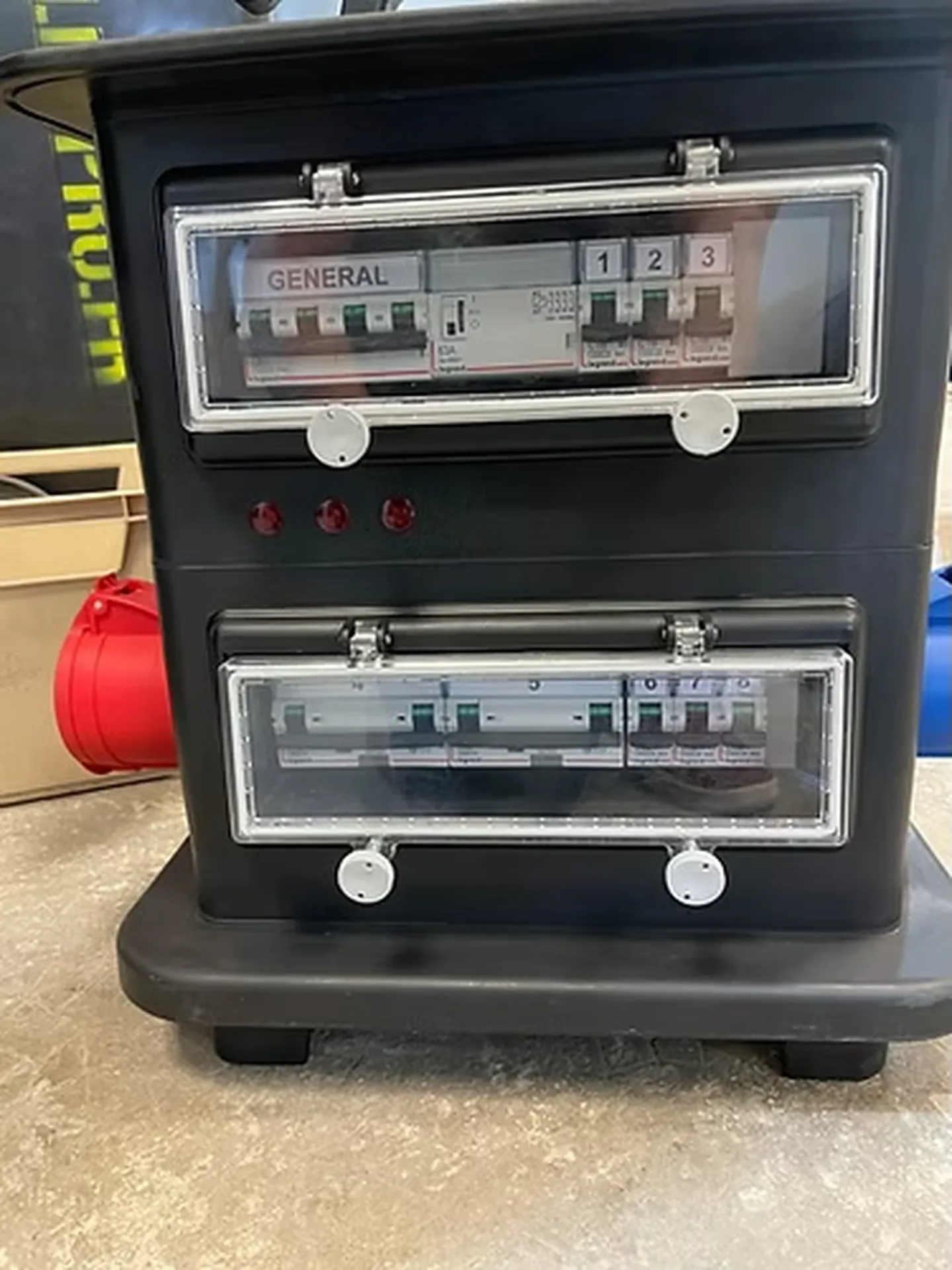 COFFRET ELECTRIQUE 63A VERS 2X32 TRI 2X32 MONO 6X16MONO