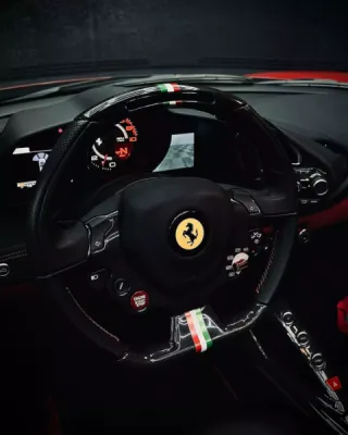 Modification intérieure avec l’impression et la pose de bandes italienne sur le volant de cette 488 Spyder à Saint-Etienne