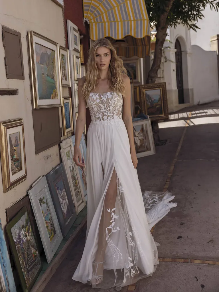 Robe de mariée bohème et fluide avec fente et dentelle robe Modeca BAXTER à Marseille