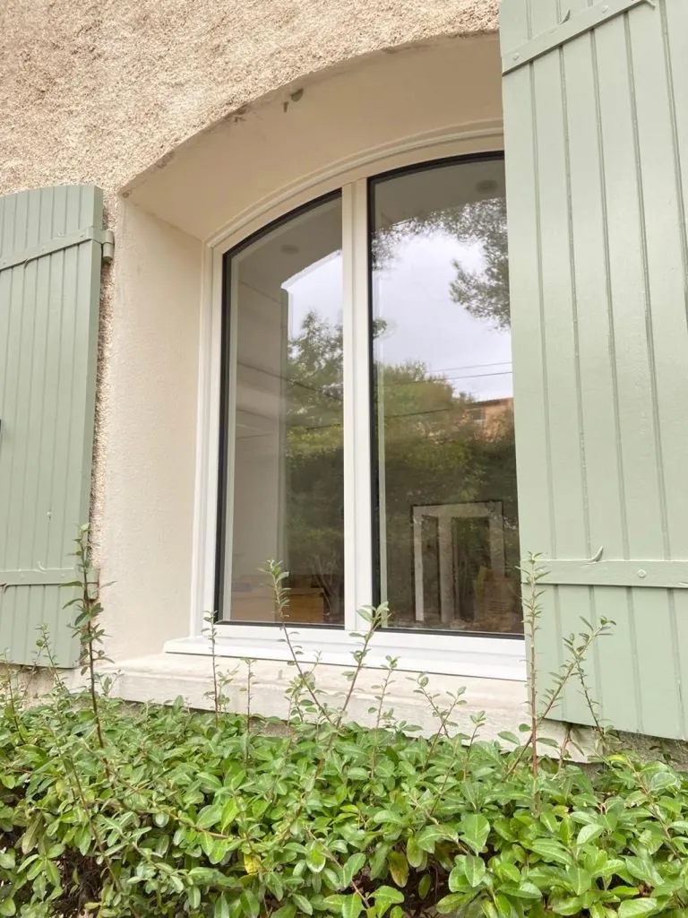 Fenêtre en aluminium à Martigues 