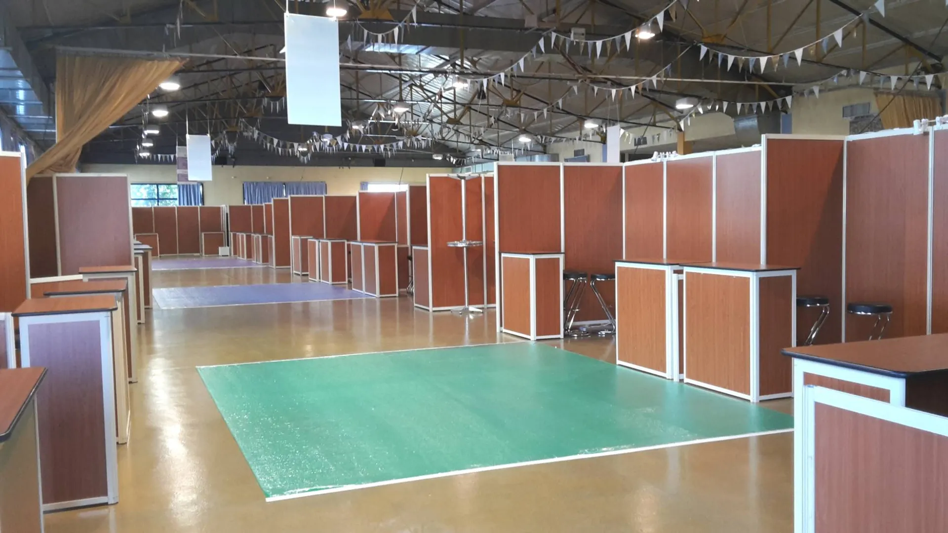 Agencement de cloison pour un salon