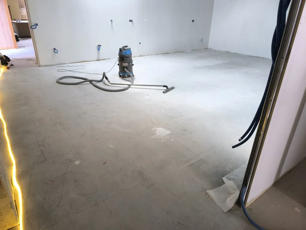 Rattrapage de niveau sous chape par projection de mousse polyuréthane à cellules fermées – Solution rapide et isolante par BIMPP à Bordeaux