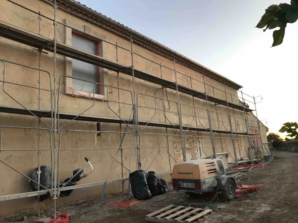 Rénovation en Pierre taillée sur ancien  Domaine viticole entre Vendres et Lespignan proche de Béziers 