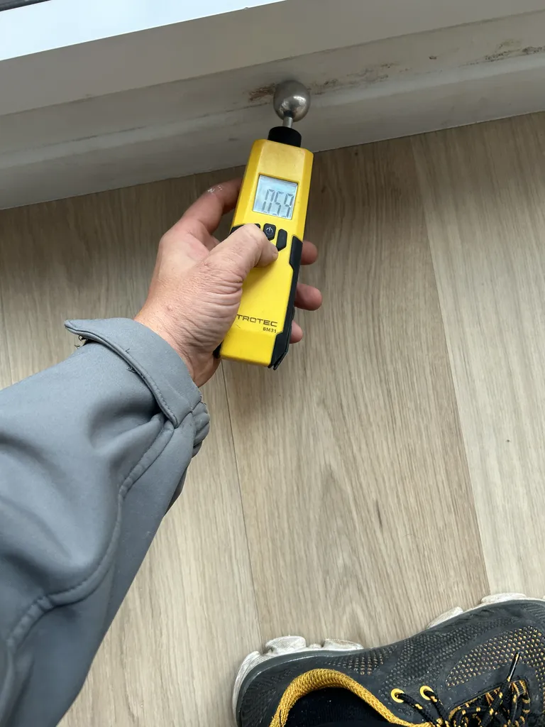 Intervention d'un spécialiste pour identifier sans casse la fuite d'eau responsable d'un dégât des eaux à Châteauroux dans le 36