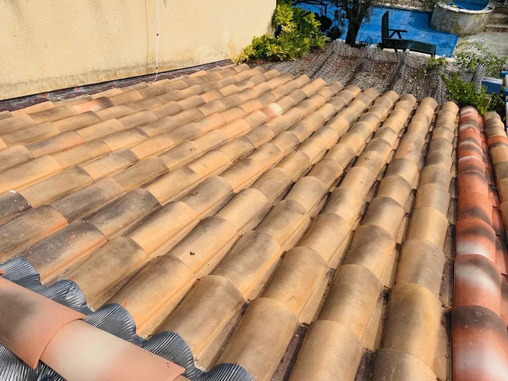 Changement de Faîtage et rive avec nettoyage de toiture sur Bouc-Bel-Air près de Aix en Provence