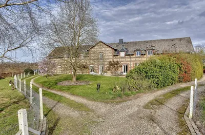Propriété de caractère en Normandie sur son parc de 1,2 hectares.