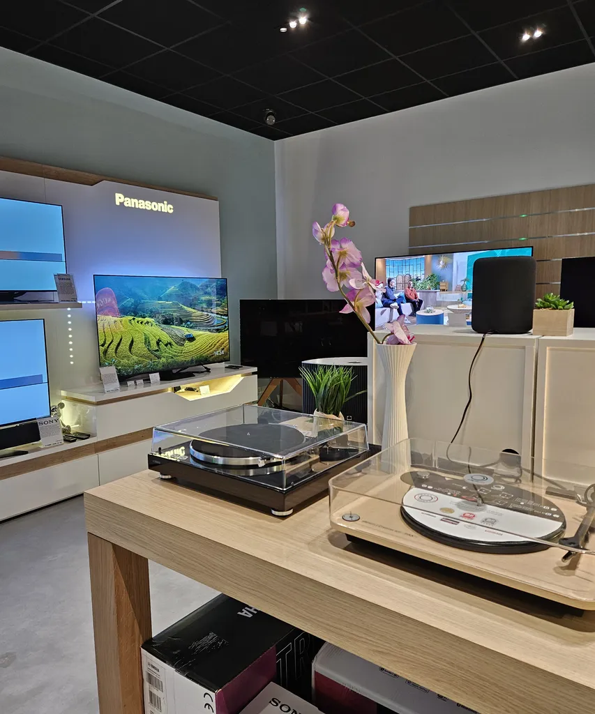 SHOW ROOM PLATINES VINYLE ET TV