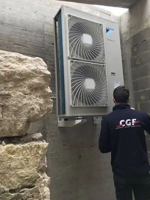 Pose de pompe à chaleur air eau Daikin pour plancher chauffant à Les Angles (30)