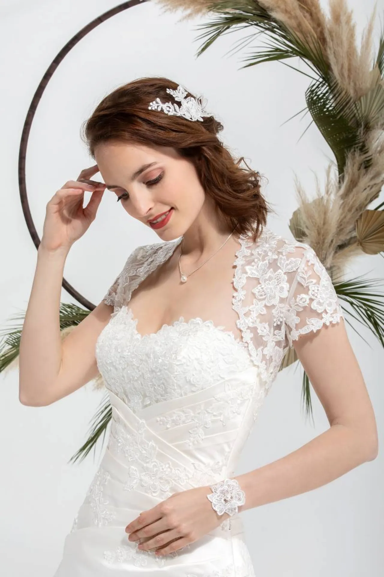 ROBE DE MARIEE SATINE TRADITIONNELLE EGLANTINE MARSEILLE PROCHE RUE PARADIS.