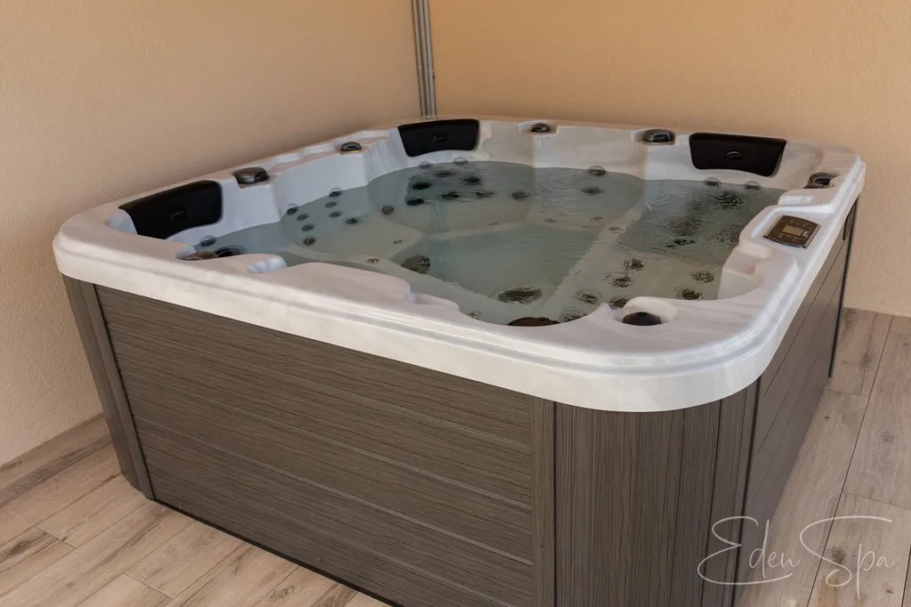 spa canadien compact 5 places marseille