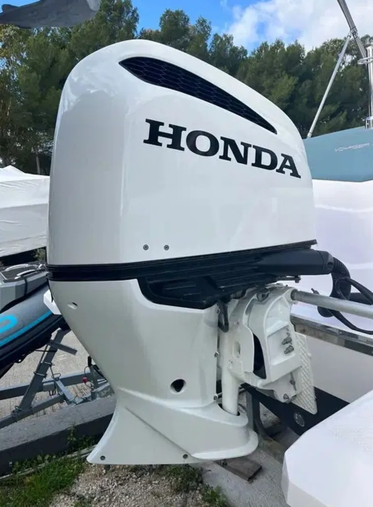 Moteur hors-bord Honda 225 CV d'occasion disponible à la vente à La Londe les Maures près de Toulon