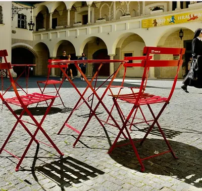 Gamme Bistro extérieur – mobilier pliant acier design terrasse à Marseille, Région PACA pour cafés et espaces professionnels modulables