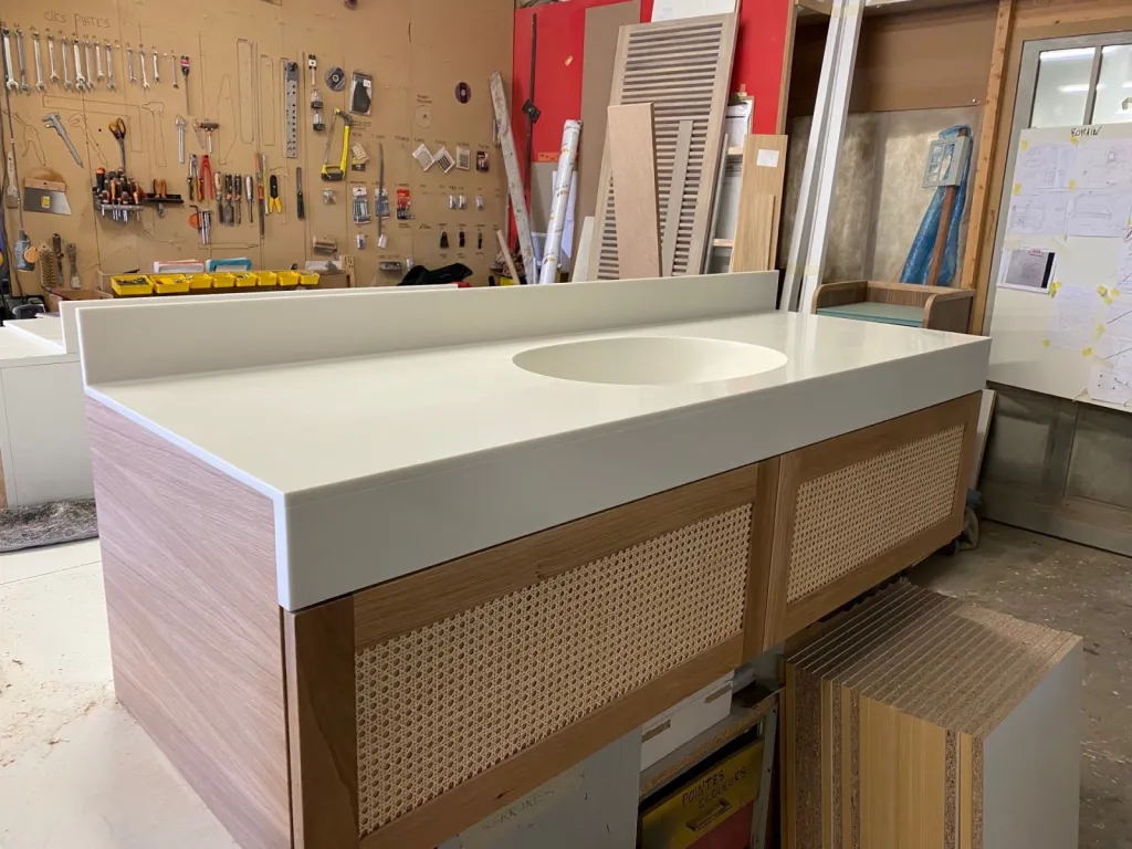  Meuble de salle de bain en Corian à Bordeaux