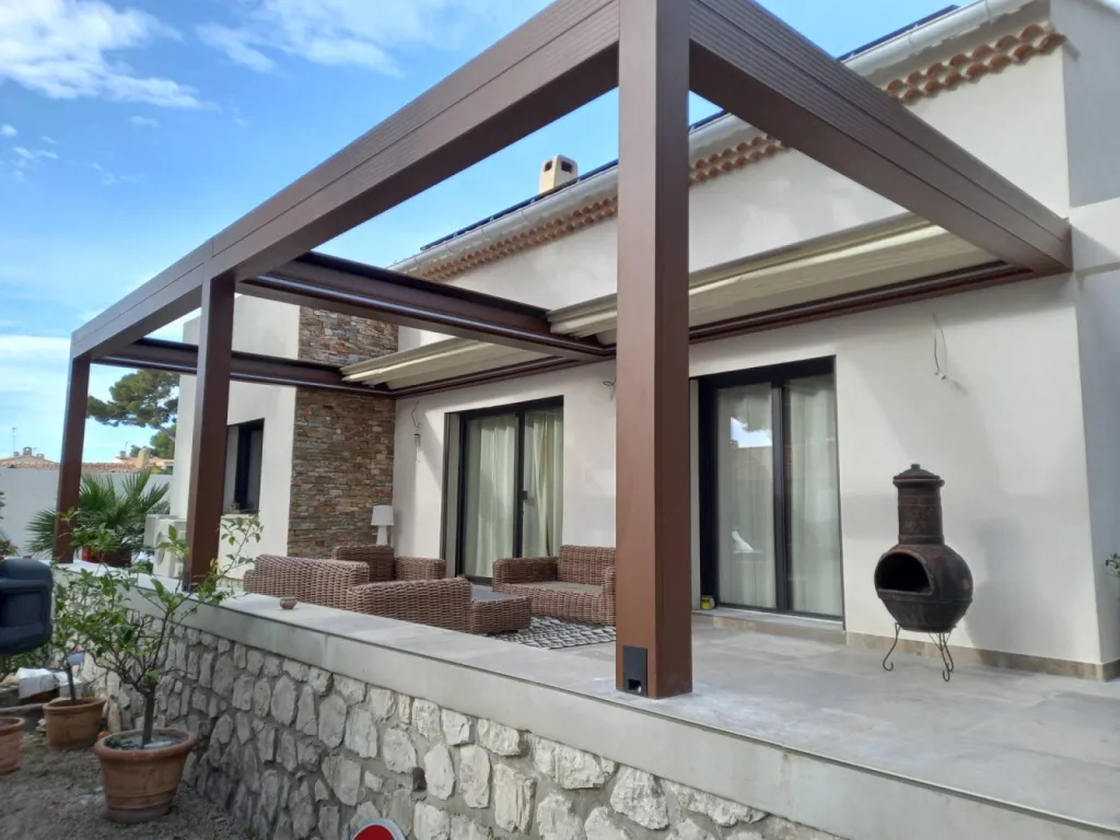 pose de pergola aluminium sur mesure avec toile repliable