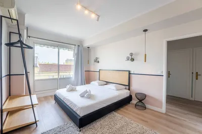 Agrandir un salon d'une maison en déposant un mur porteur sur Aix-En-Provence avec des architectes d’intérieur