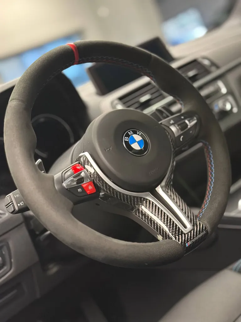 Lustrage brillance sur une BMW M2 Compétition à Le Mans (72)