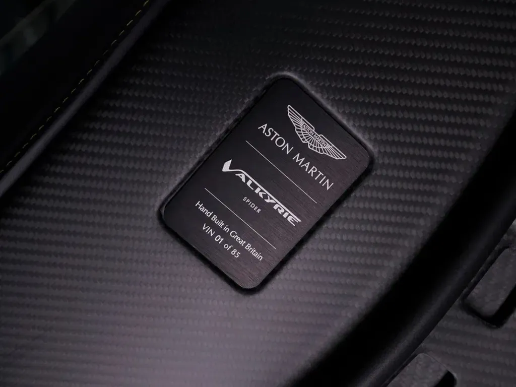 Aston Martin Valkyrie Spider AMR Green 01 sur 85 hypercar hybride V12 exclusive livraison France incluse/ garantie