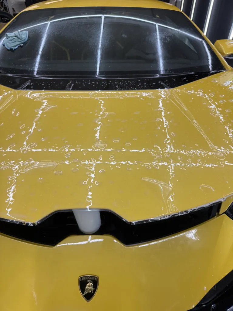 Protection carrosserie Lamborghini par film transparent XPEL haut de gamme à Saint‑Laurent‑du‑Var