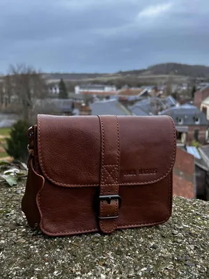 L'Essentiel Tabac de Paul Marius, petit sac cuir disponible chez Evasion Eu